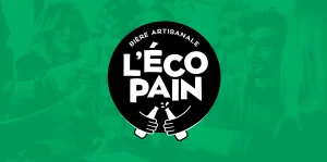 Logo circulaire de L'Eco Pain Bière Artisanale — badge noir sur fond vert avec illustration de deux mains trinquant, conçu par Tchak Studio